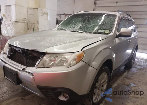 2011 Subaru Forester 2.5X Premium z USA, uszkodzony, nr VIN JF2SHADCXBG722356